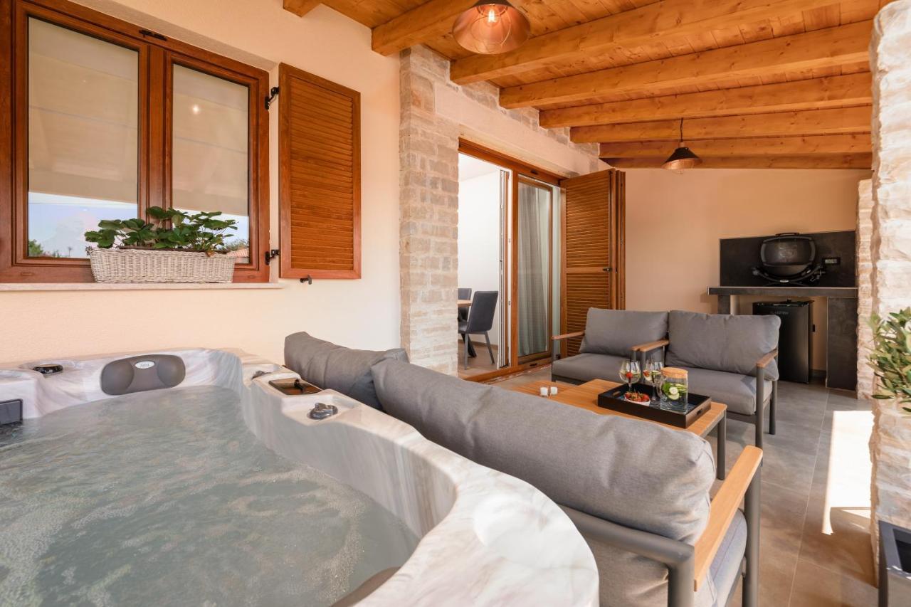 Holiday Home Maslina Πόρετς Εξωτερικό φωτογραφία